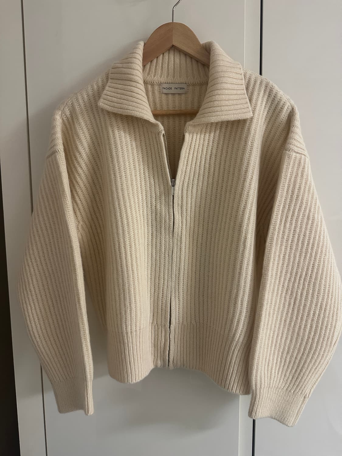 파사드패턴 베이비알파카 니트집업 상품이미지1