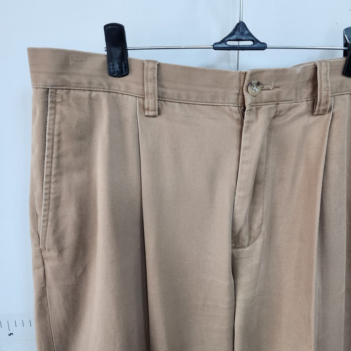 폴로 베이지색 주름 면바지 상품이미지2