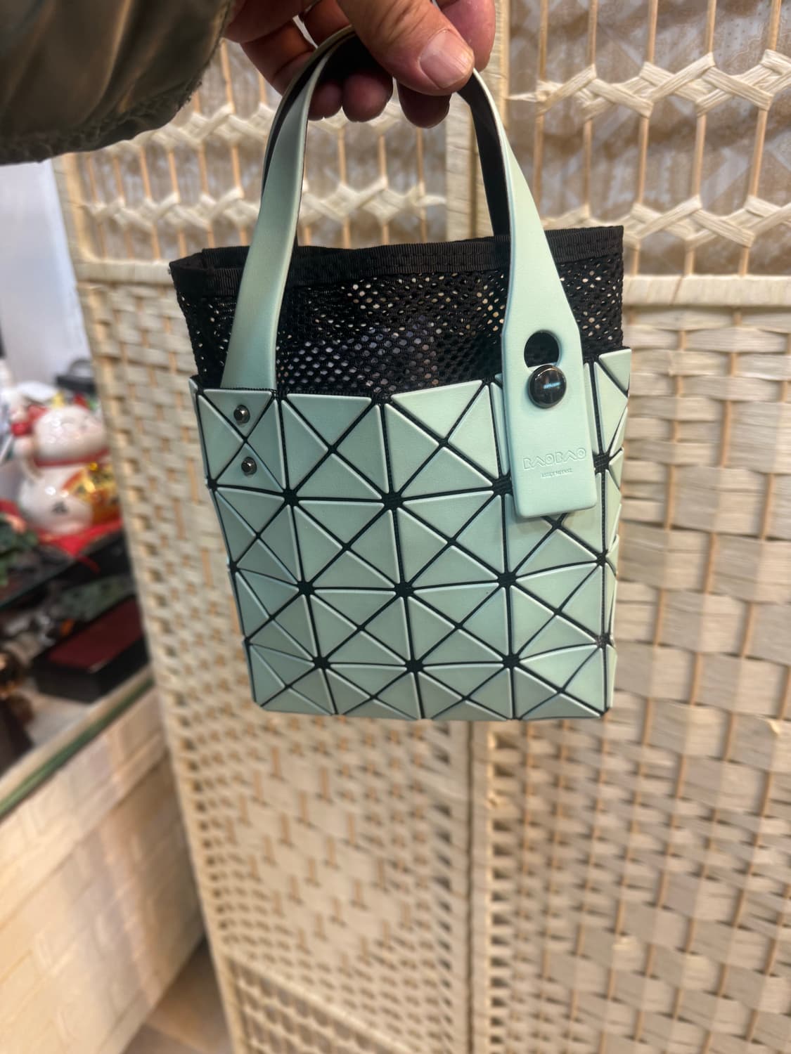 정품 바오바오 트랙 미니 토트백 팝니다 상품이미지4