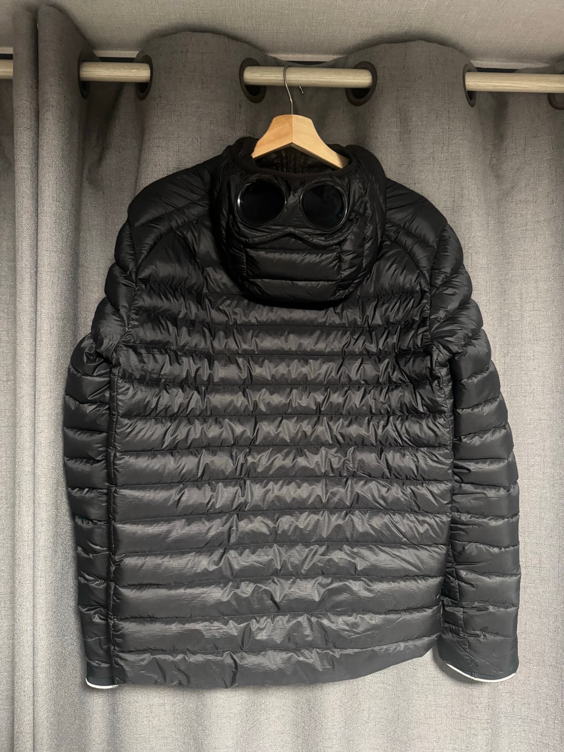 cp컴퍼니 dd쉘 고글 경량패딩 블랙 L48 사이즈 상품이미지9