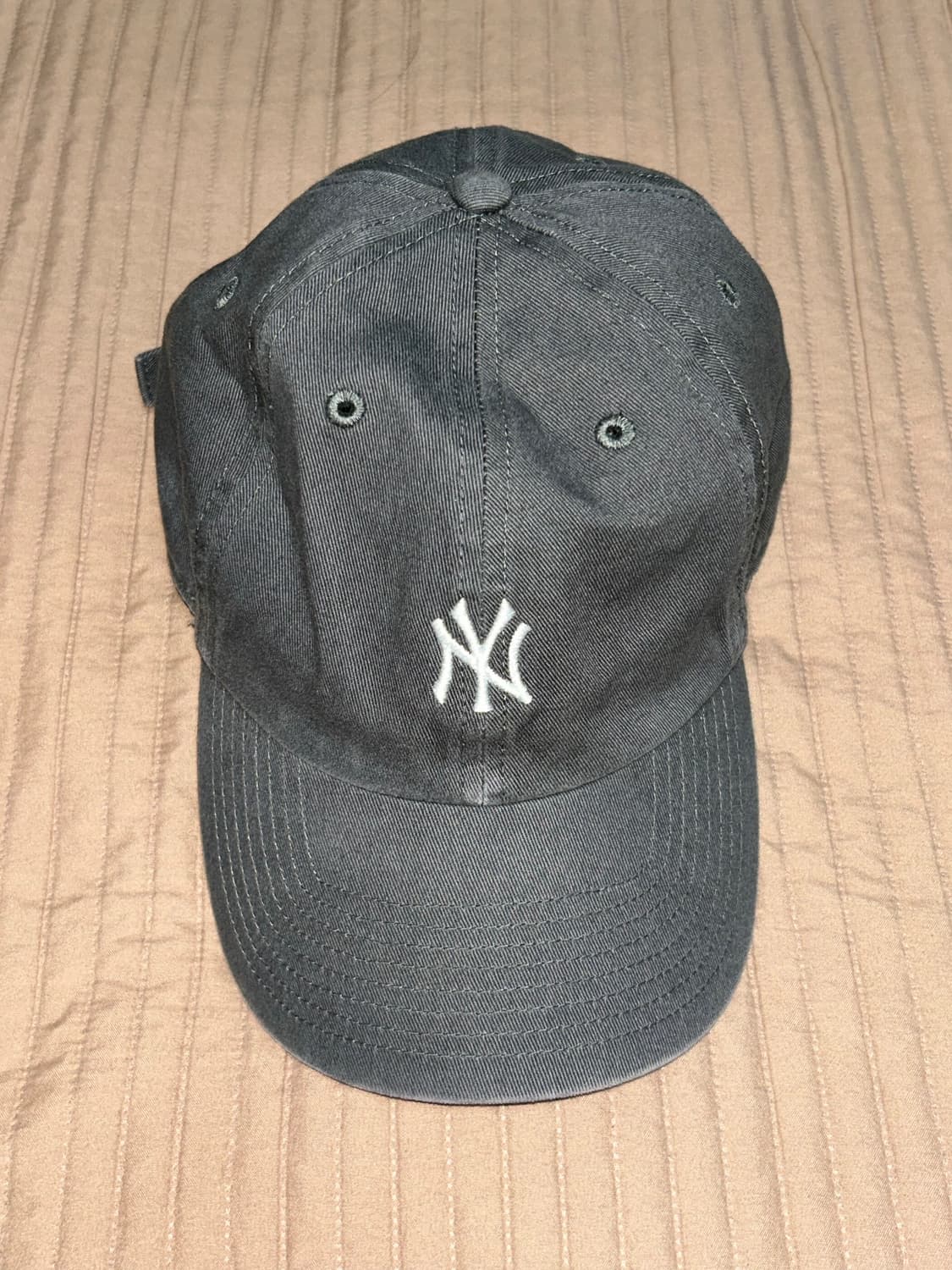 47브랜드 챠콜 양키즈 스몰로고 볼캡 상품이미지2