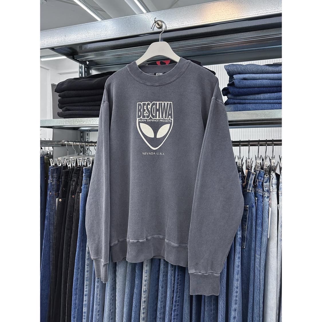 90s 빈티지 비슈아 에일리언 스웻셔츠 상품이미지4