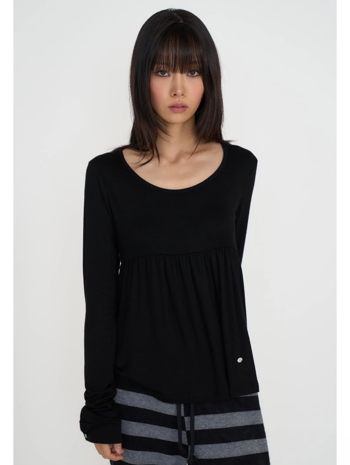 온스카 SILKY SCOOPNECK T (BLACK) 상품이미지1