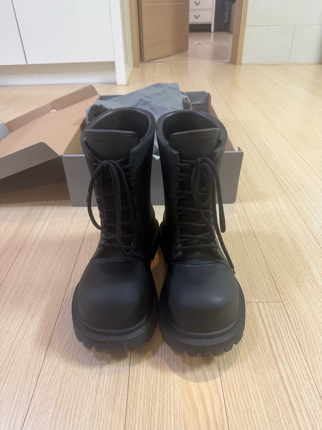 발렌시아가 스테로이드 부츠 42 상품이미지1