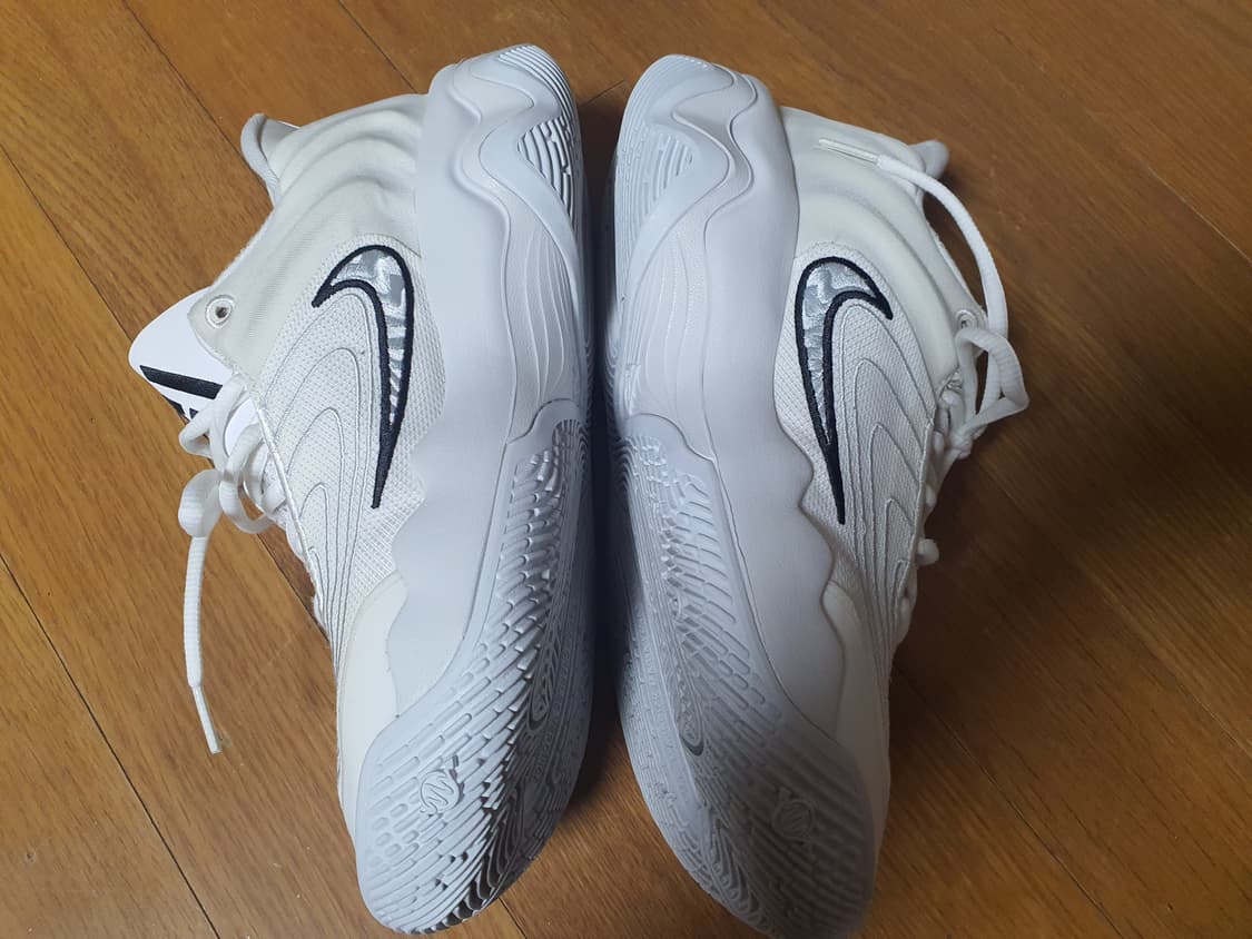 나이키 야니스 화이트 250 상품이미지2