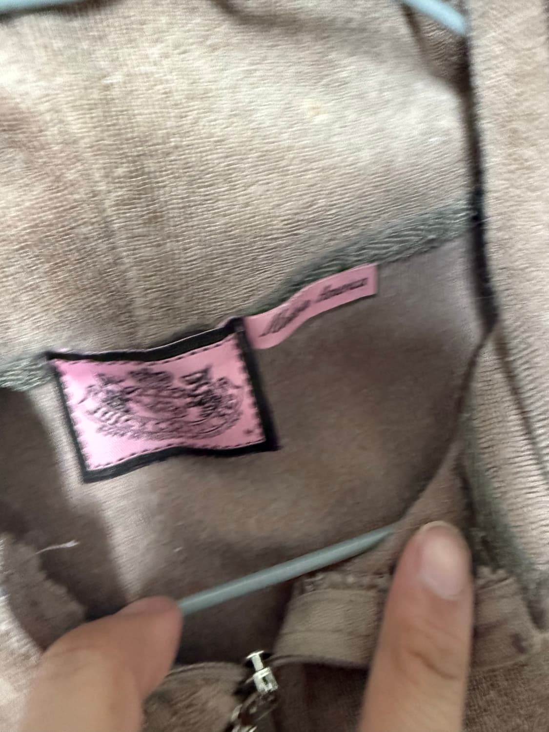 쥬시꾸뛰르 백로고 딱붙 벨벳 후드집업 상품이미지4