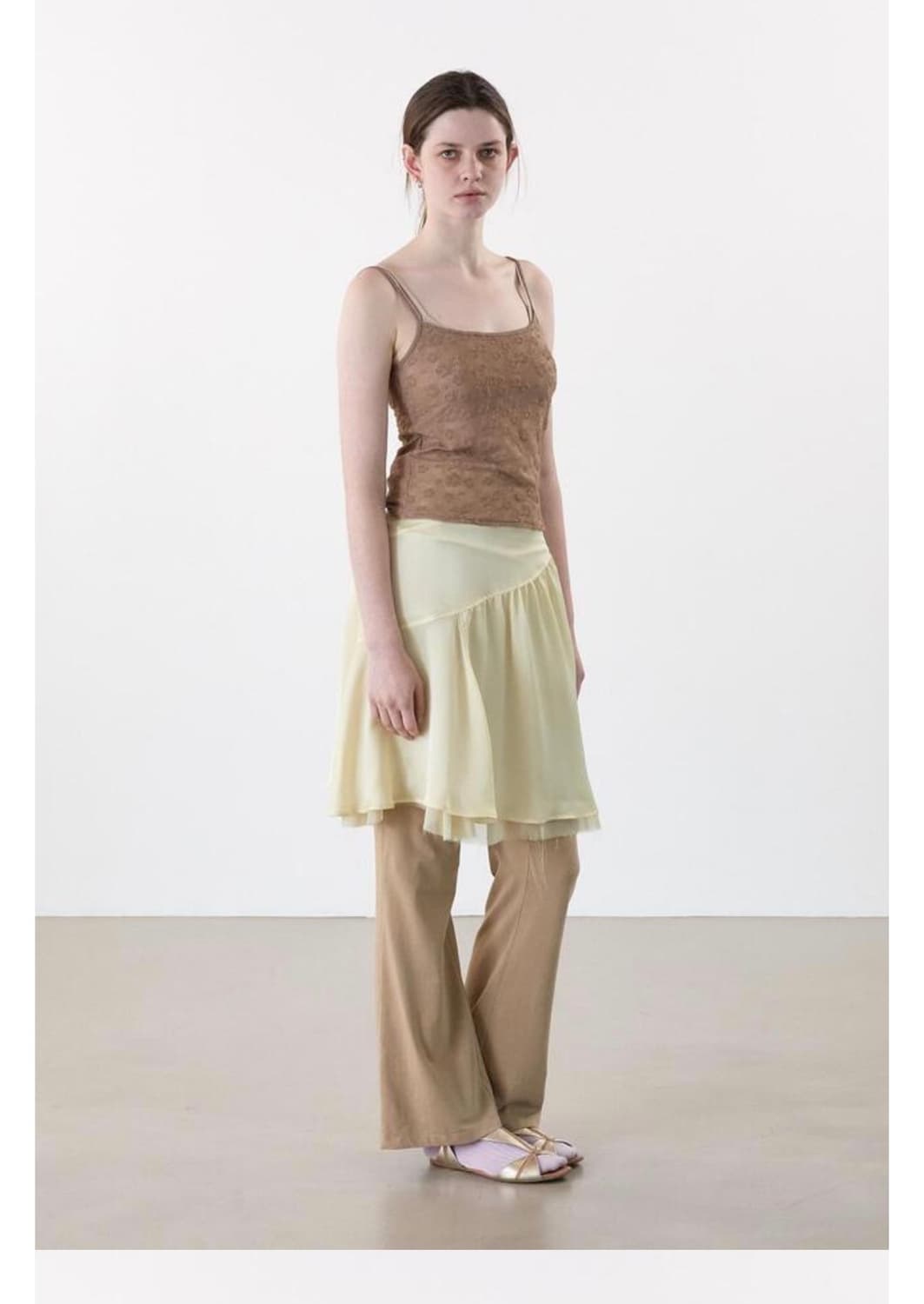 TEXTURED PETAL CAMISOLE (BEIGE) 상품이미지2