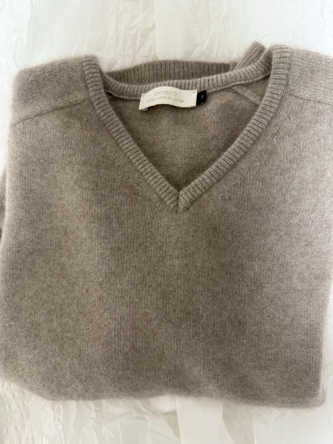 아모멘토 라쿤 브이넥 니트 (베이지s) 상품이미지2