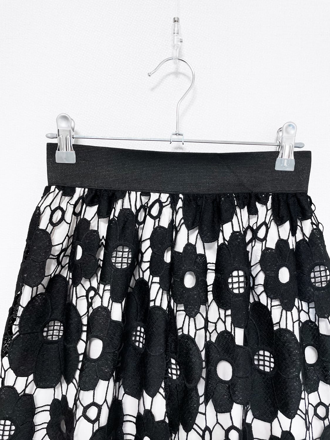Big Flower Punching Midi Skirt - Black 상품이미지5