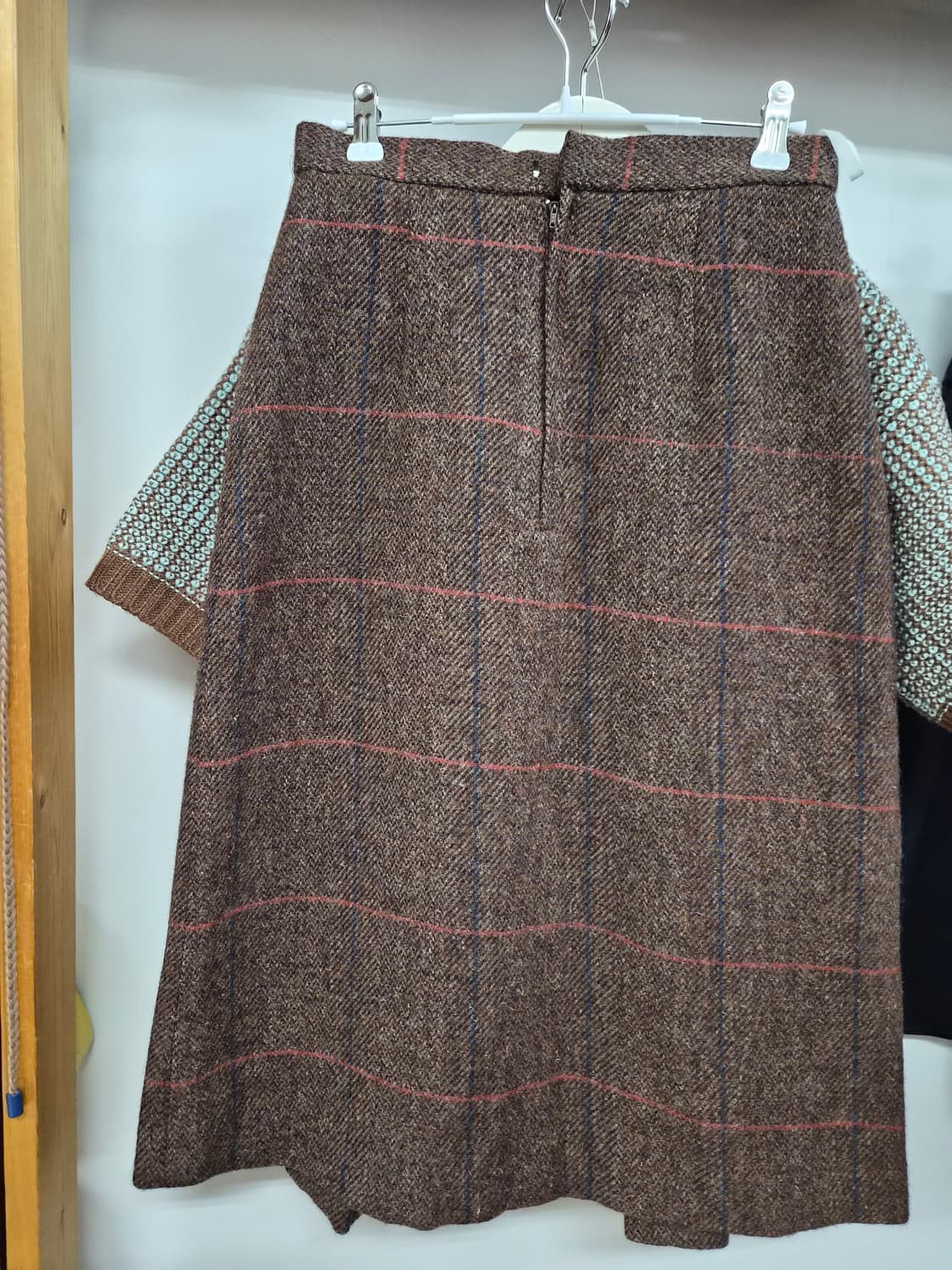 앤아더스토리즈 자수울니트. 도쿄컬렉션 순모스커트 상품이미지10