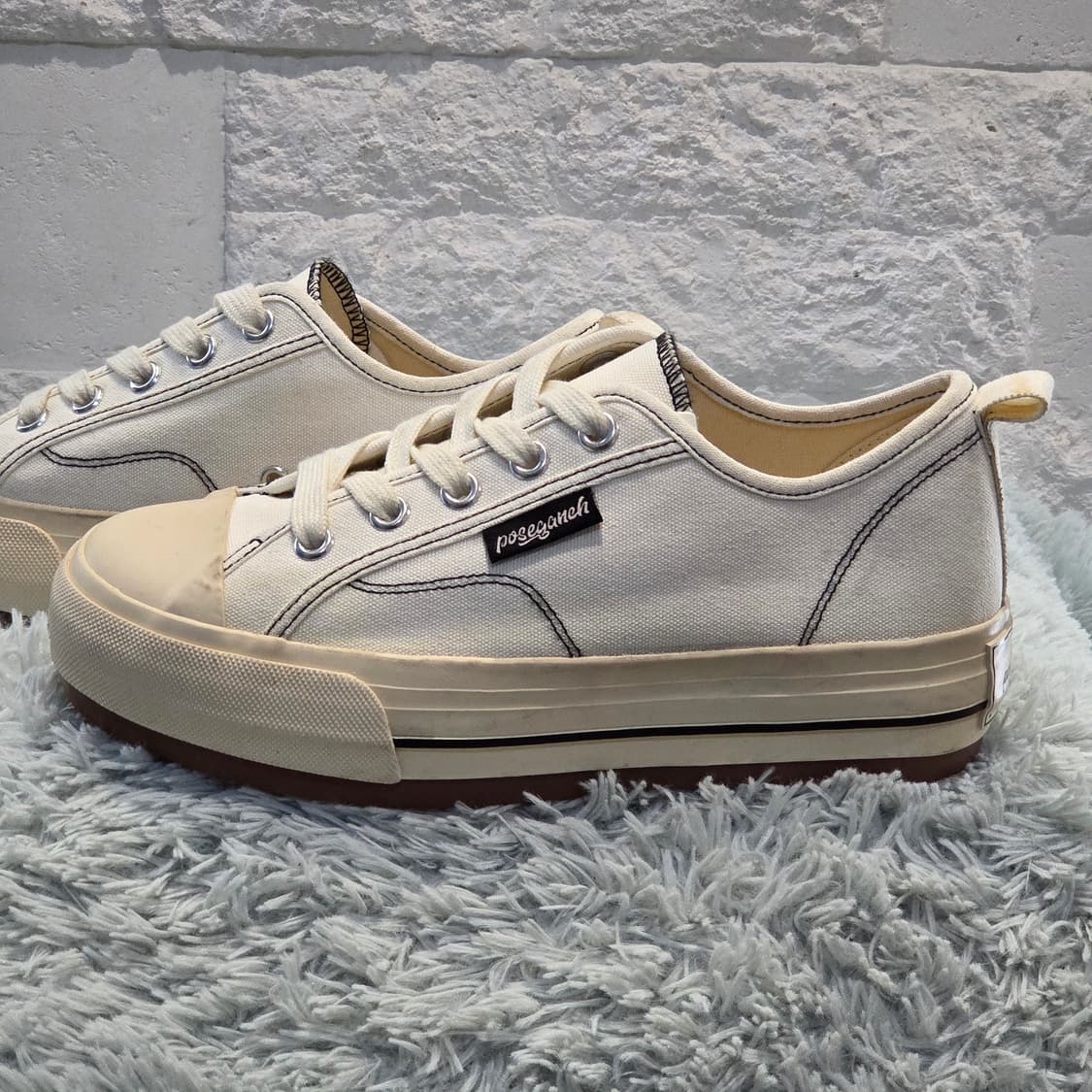 제품설명

클래식하면서도 데일리 활용도가 높은 아이보리 컬러의 로우 캔버 상품이미지2