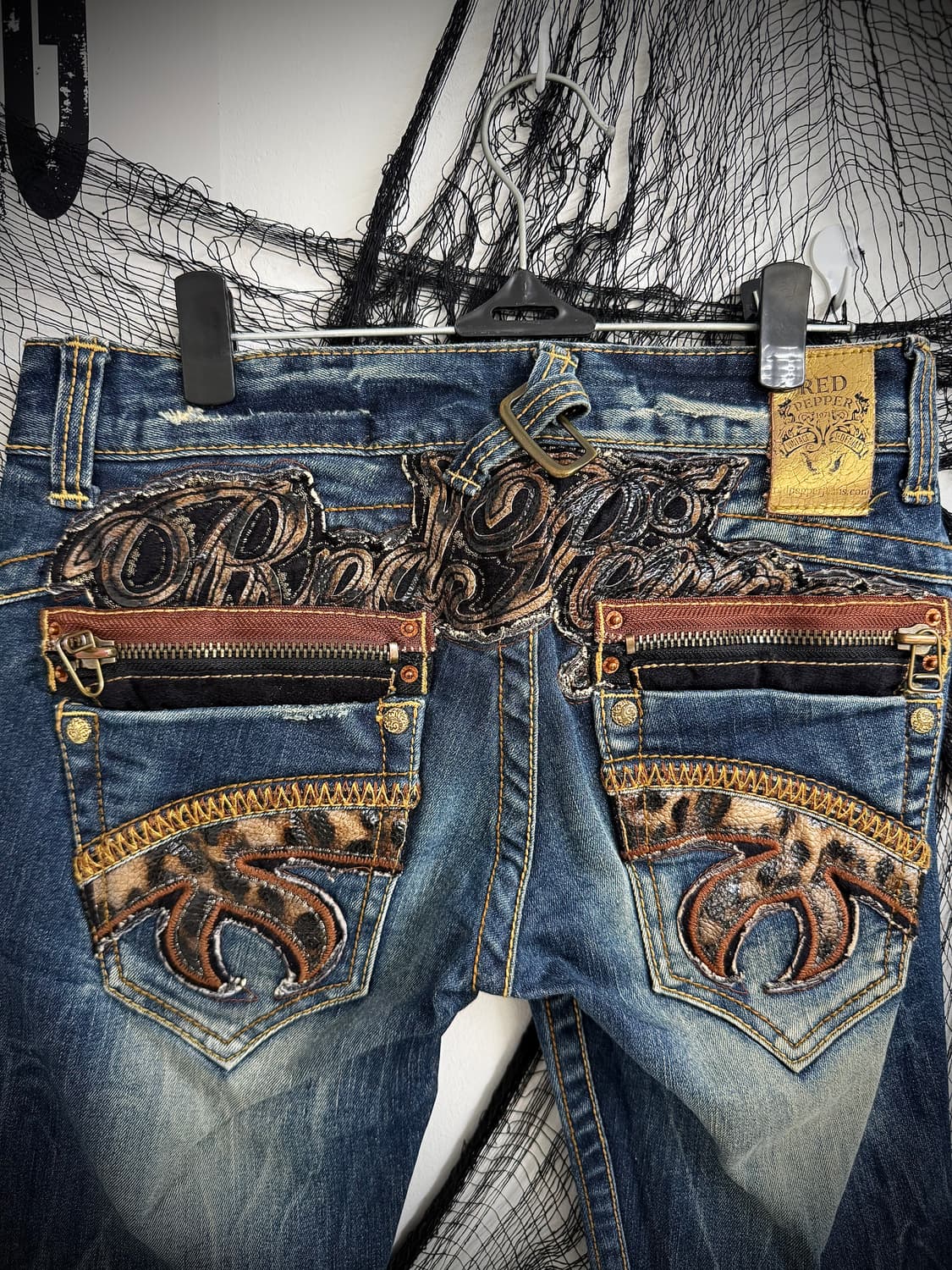 Red pepper detailed jeans 상품이미지2