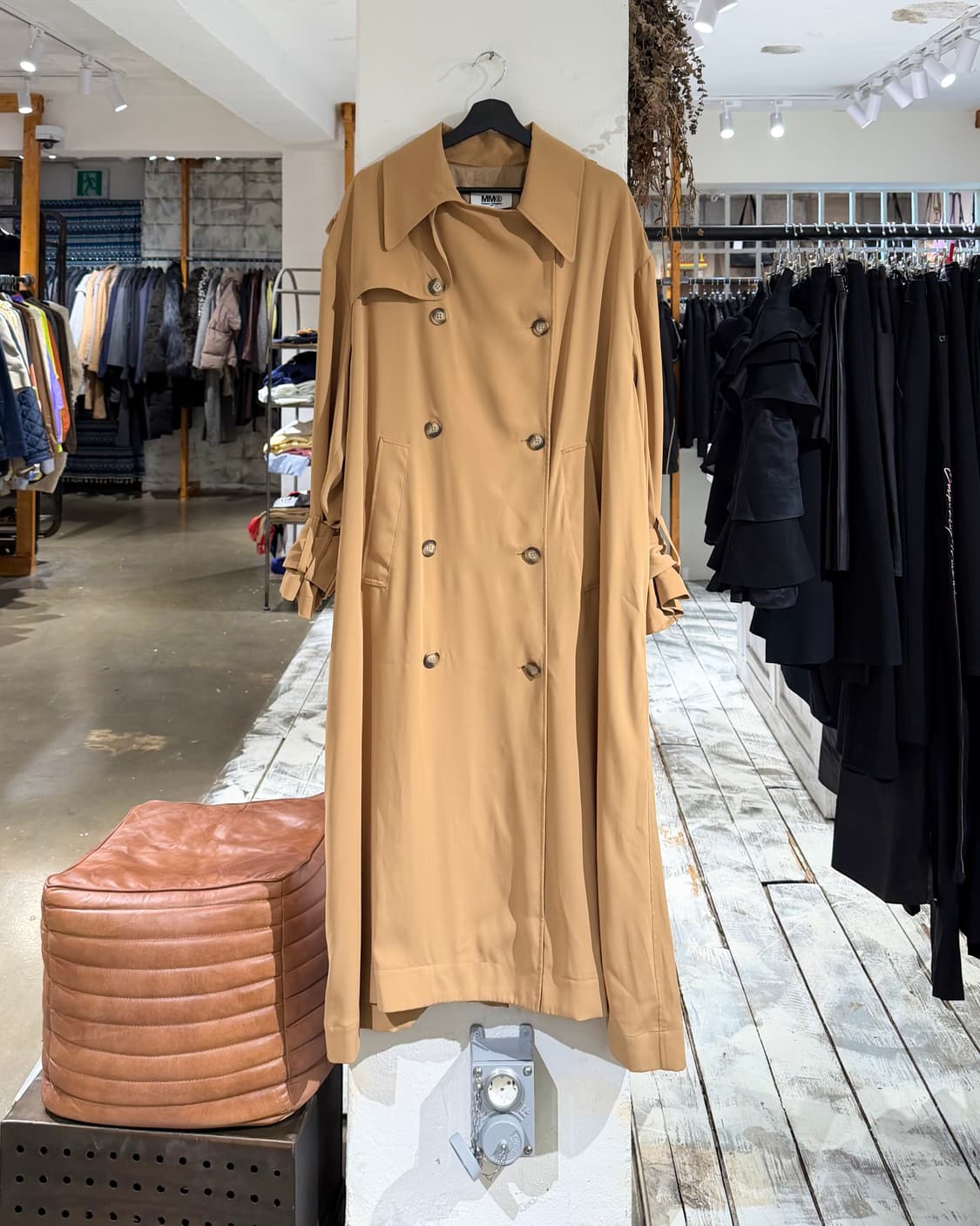 mm6 베이지 실크 더블 버튼 트렌치 코트 상품이미지1