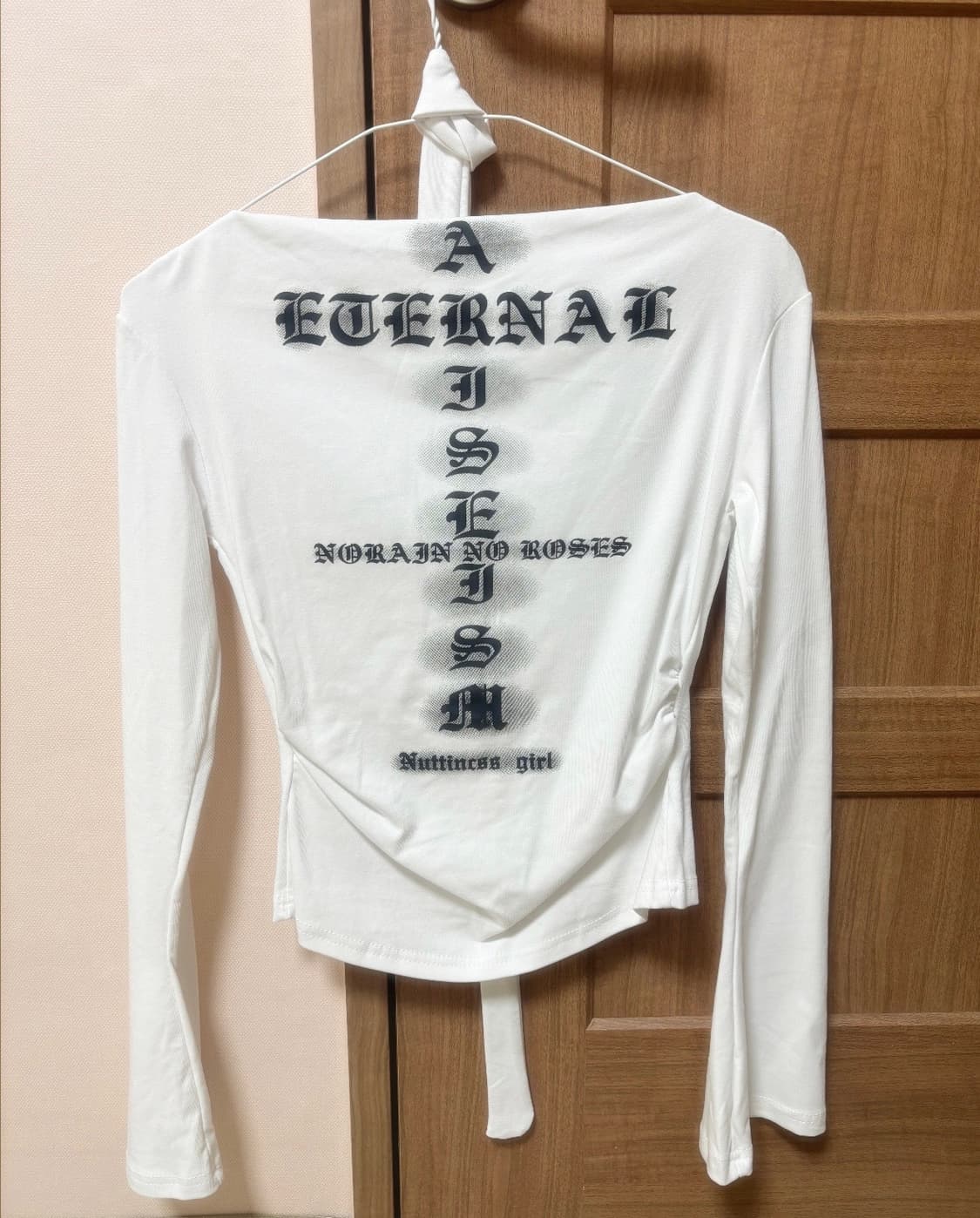 🌸숲의 서사, 고딕 레터링 스트랩 셔링 탑 (White) 상품이미지1