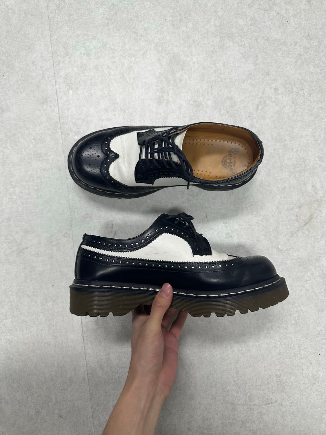 닥터마틴 윙팁 상품이미지2