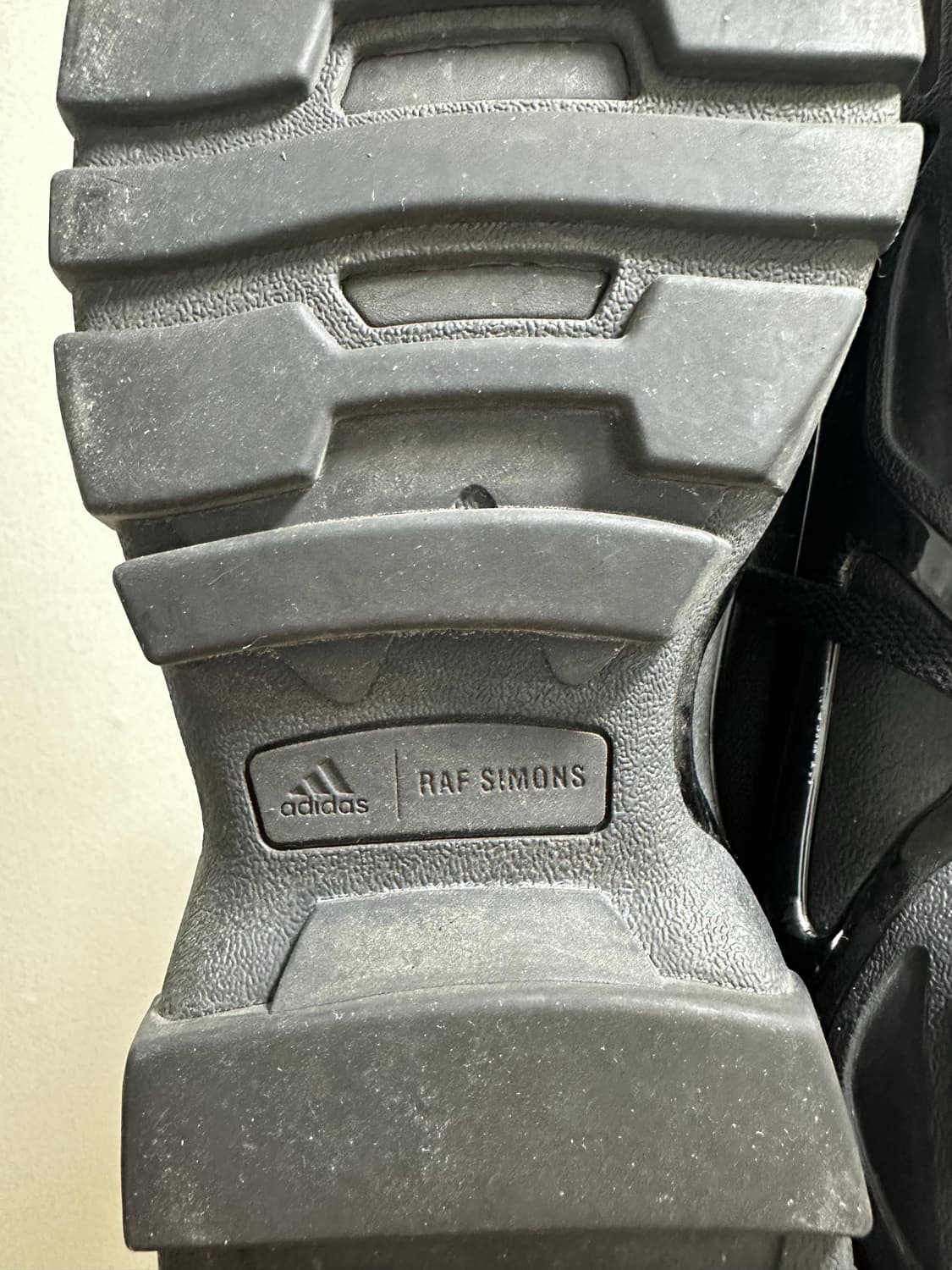 라프시몬스 디트로이트 러너 블랙 280 상품이미지2