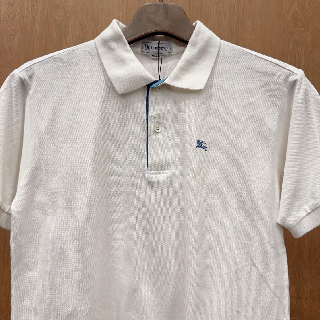버버리 브릿 자수 로고 카라 반팔 피케 티셔츠 레귤러핏 화이트 상품이미지4
