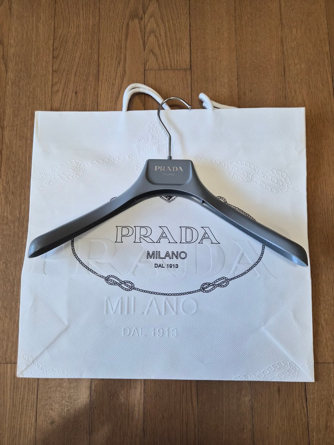 (정품) 프라다 삼각로고 후드 숏패딩 (명품 여성 점퍼 자켓) 상품이미지3