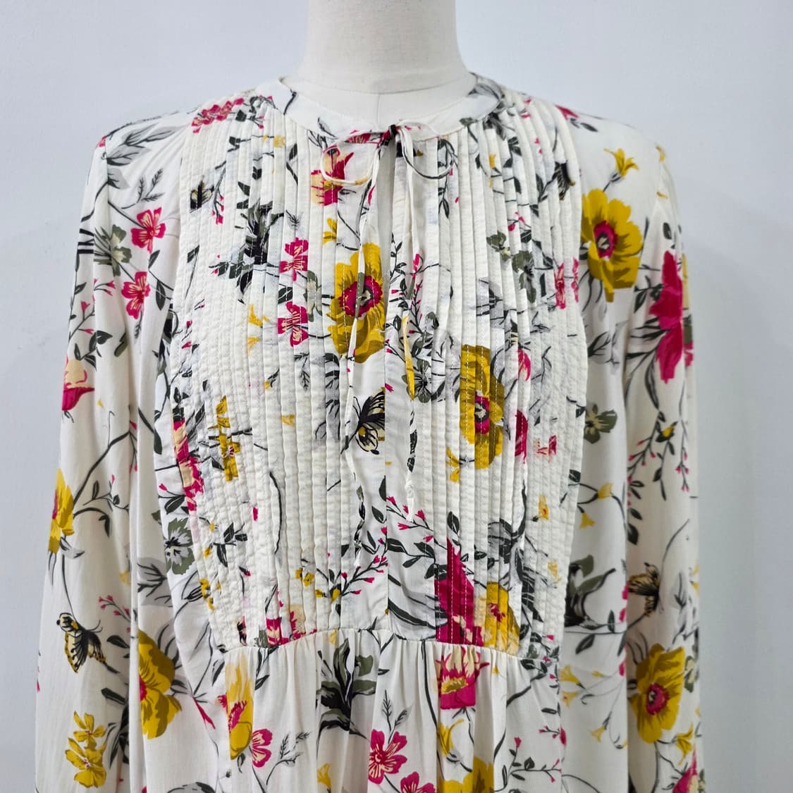 올드네이비 아이보리 플라워 핀턱 보헤미안 블라우스 상품이미지3