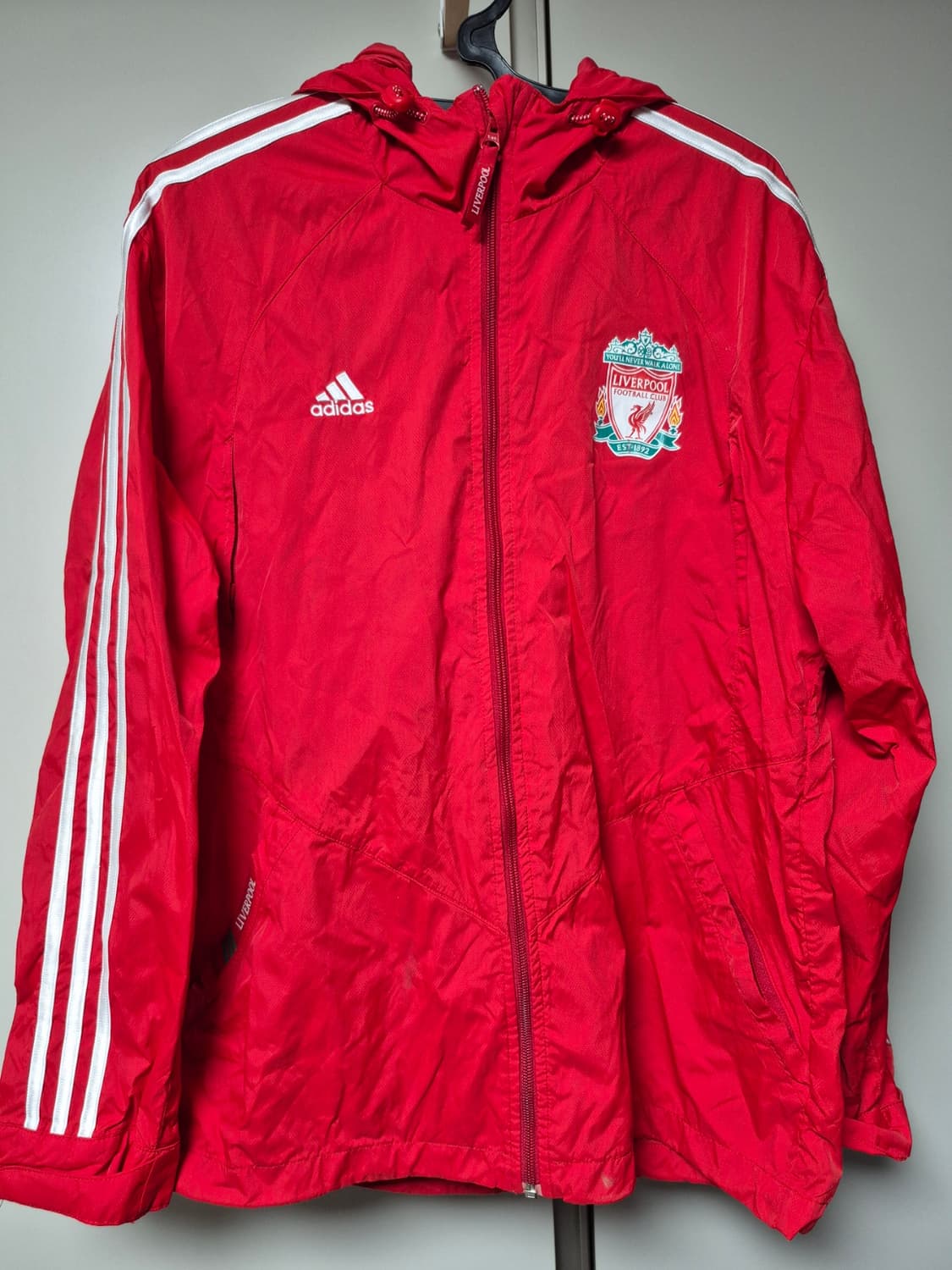 아디다스 정품 리버풀 레드 바람막이 105사이즈 판매합니다 상품이미지3