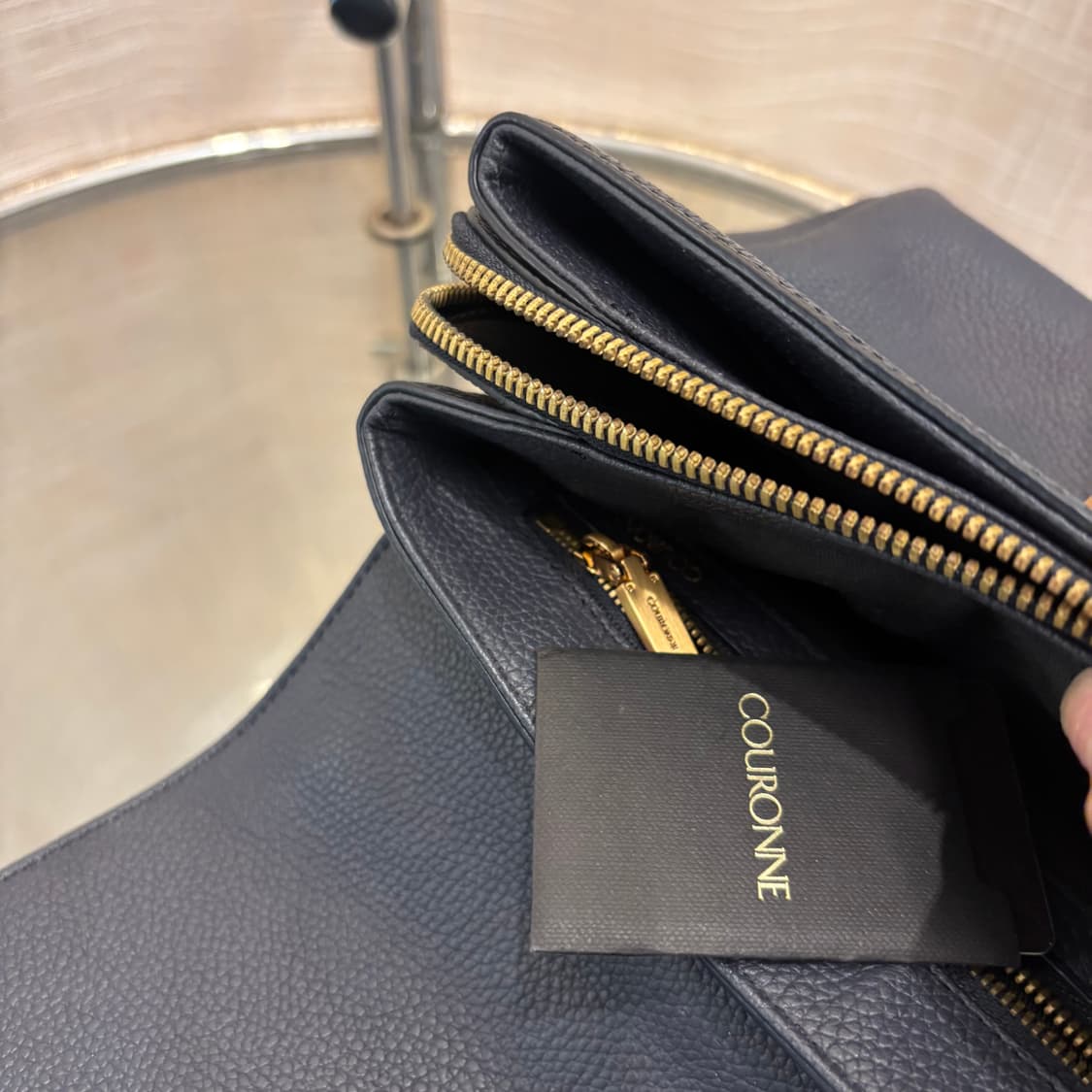 정품 쿠론 소가죽 사첼백     상품이미지8