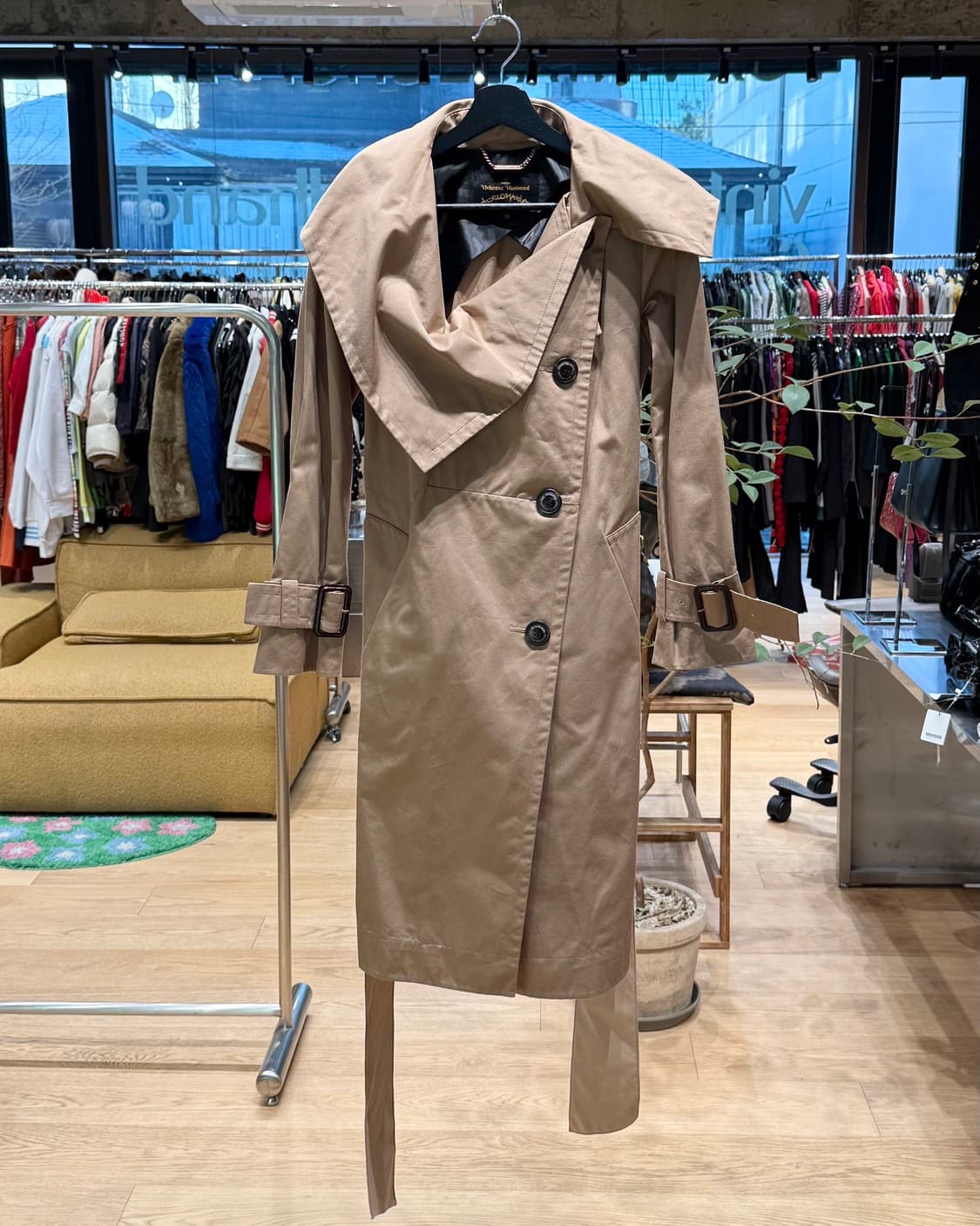 비비안 웨스트우드 브라운 벨티드 트렌치 코트  상품이미지1