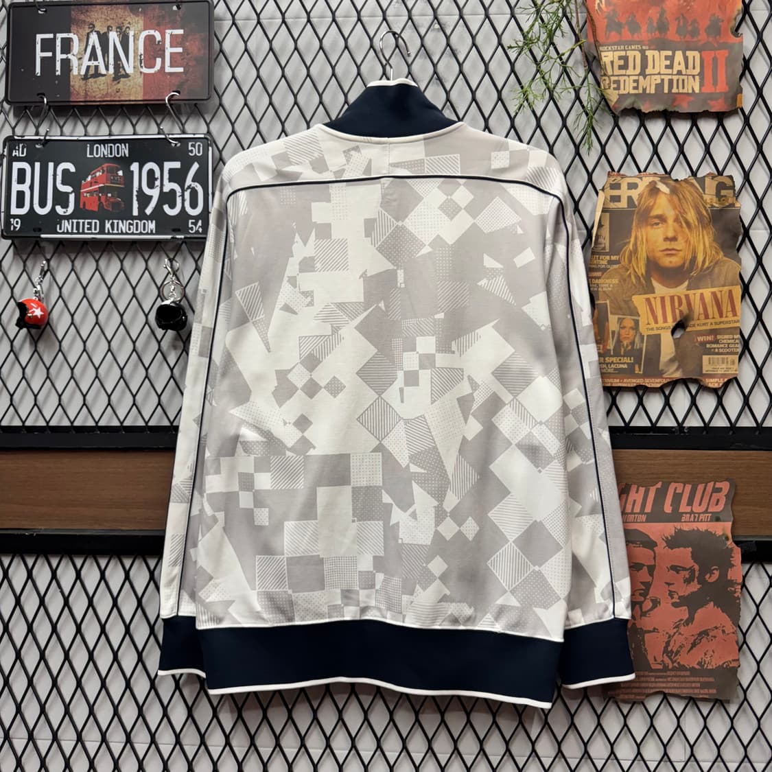 나이키 트랙자켓 전후면 픽셀 그래픽 패턴 디테일 화이트 네이비 상품이미지2