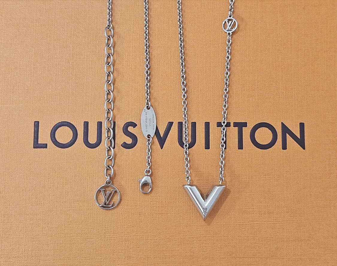 루이비통 에센셜 V목걸이 실버 신형 [정품] 상품이미지1