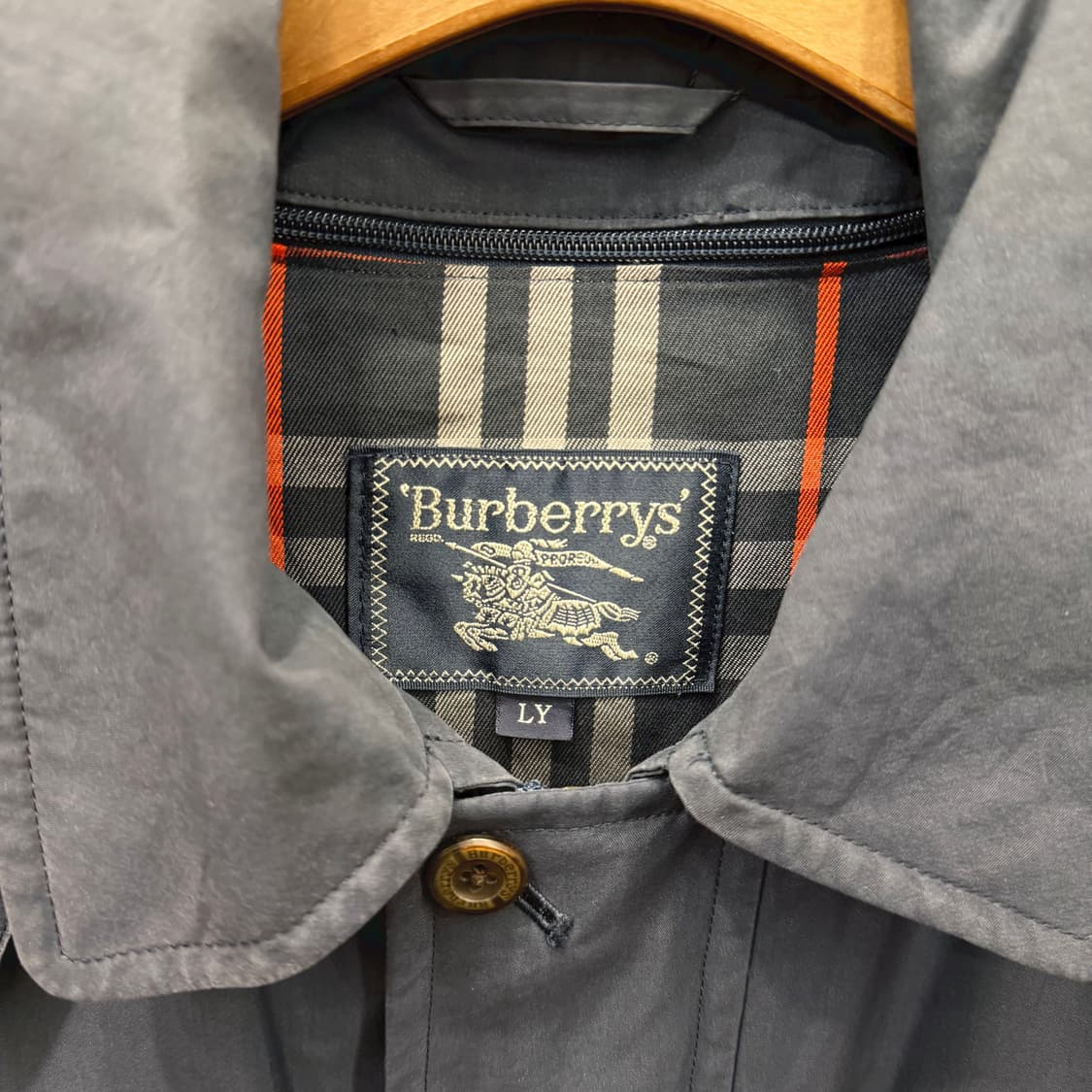 버버리 후드 코트 체크 안감 배색 드로우 스트링 디테일 레귤러핏 네이비 상품이미지7