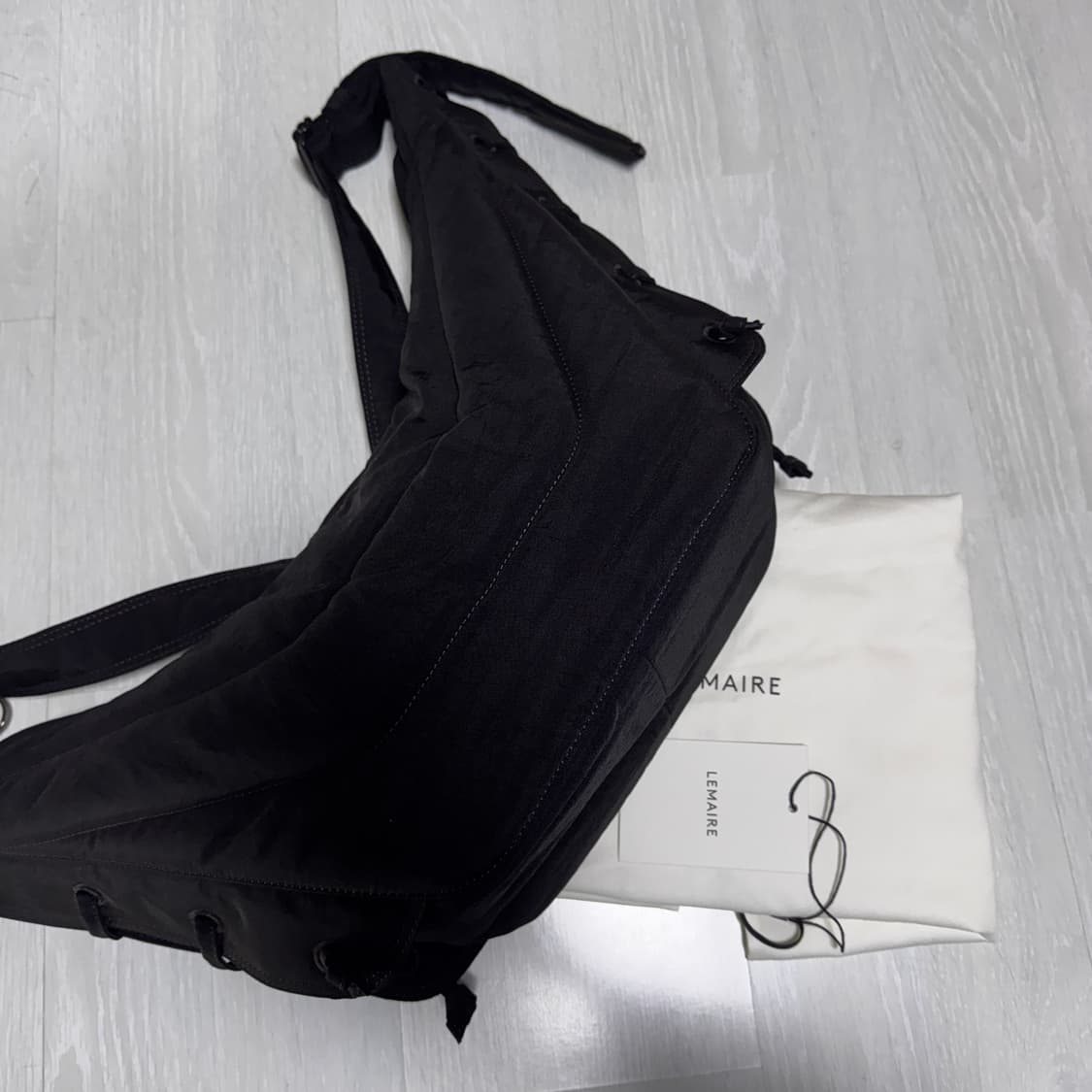 르메르 소프트 게임백 미디움 다크초코 색상 팝니다! 상품이미지1