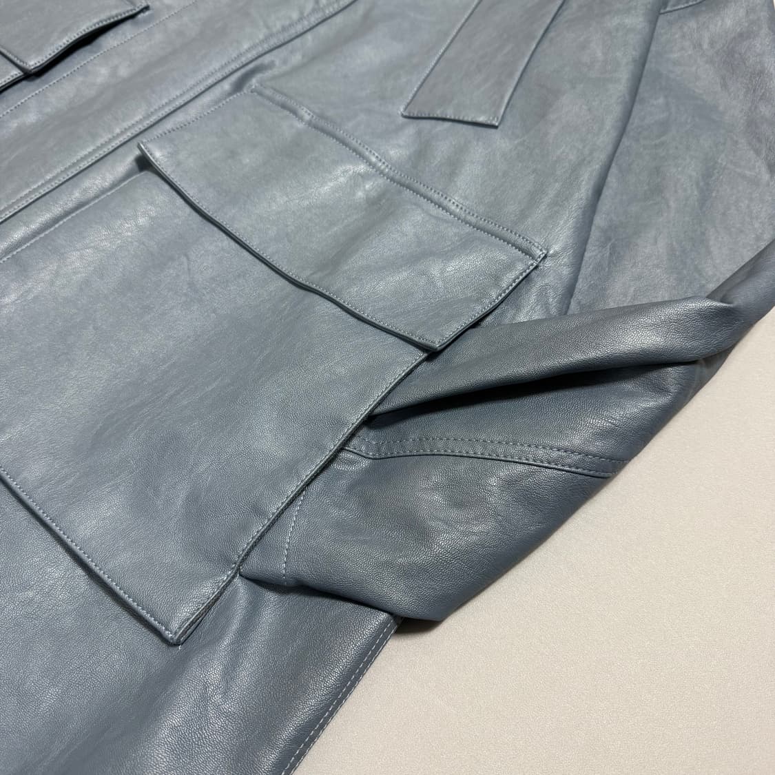 센스오브플레이스 다크블루컬러 에코 레더 집업 스냅버튼 레더 코트 상품이미지5