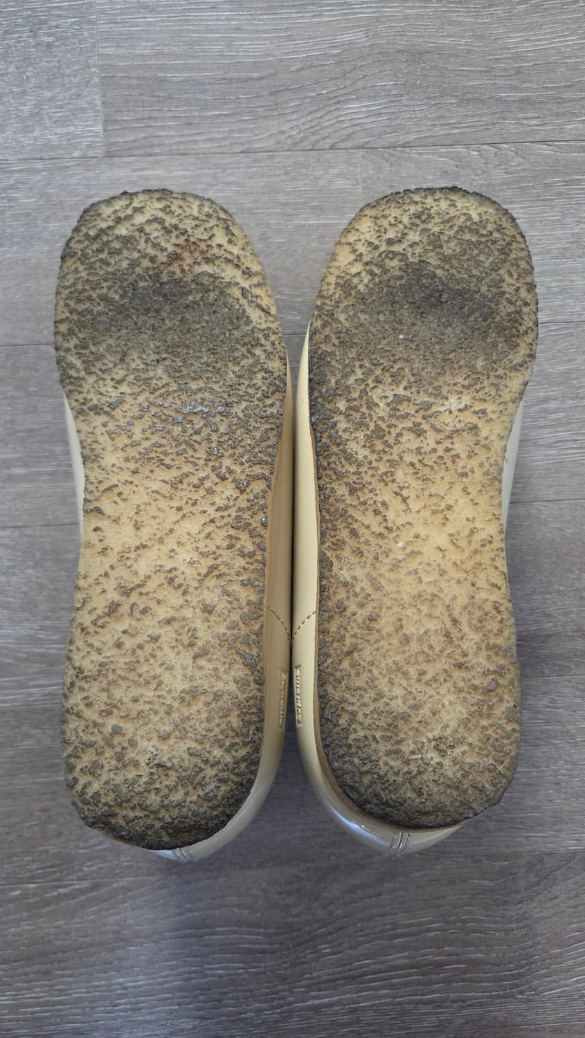 클락스 x 슈프림 페이턴트 레더 왈라비 크림 상품이미지3