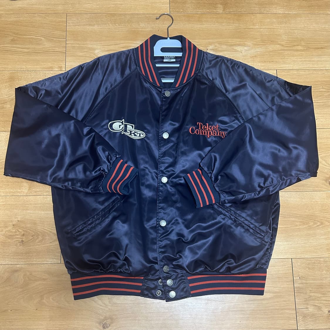 [L] 테켓 Keyword Satin Jacket Navy 상품이미지1