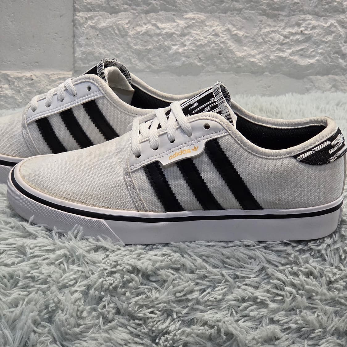 2q-17:아디다스 오리지널스 캔버스 로우 스니커즈(230mm)-상태굿 상품이미지2