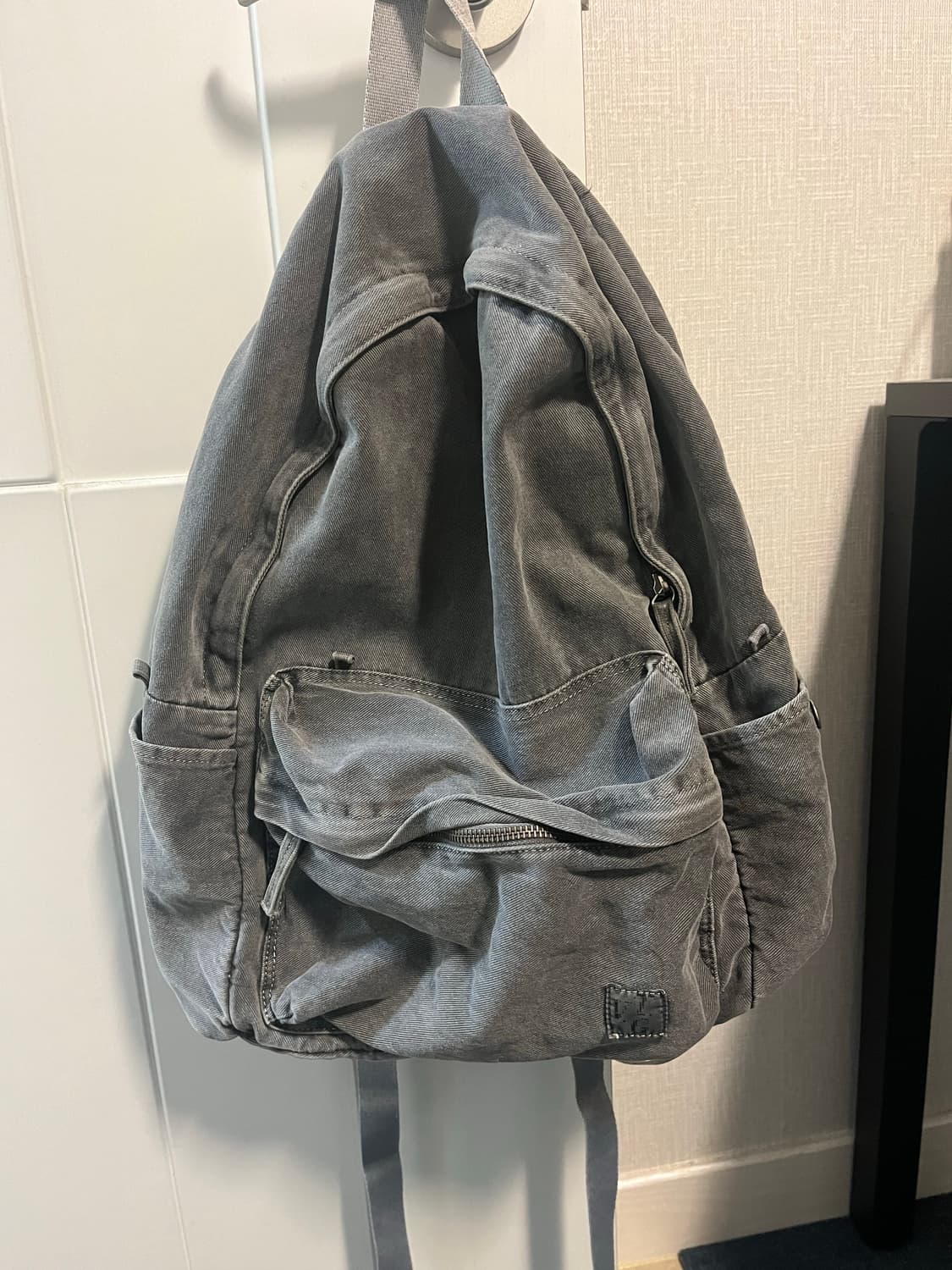 해칭룸 다이드 백팩 챠콜 상품이미지3