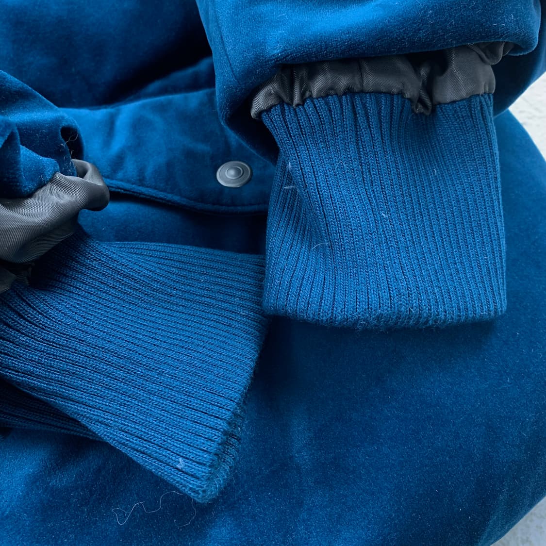 프리즘웍스 블루 벨벳 구스다운 푸퍼 자켓  상품이미지5