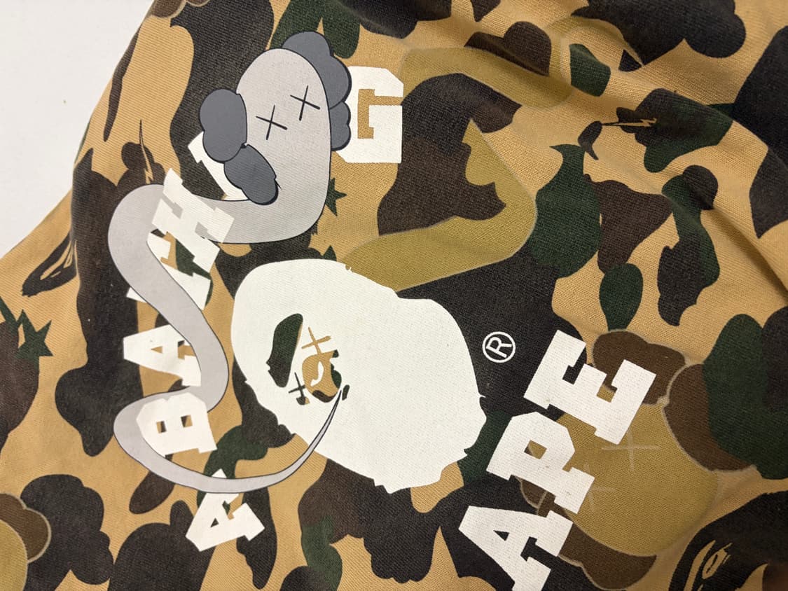 og bape x kaws 크레이지 카모 티셔츠 상품이미지4