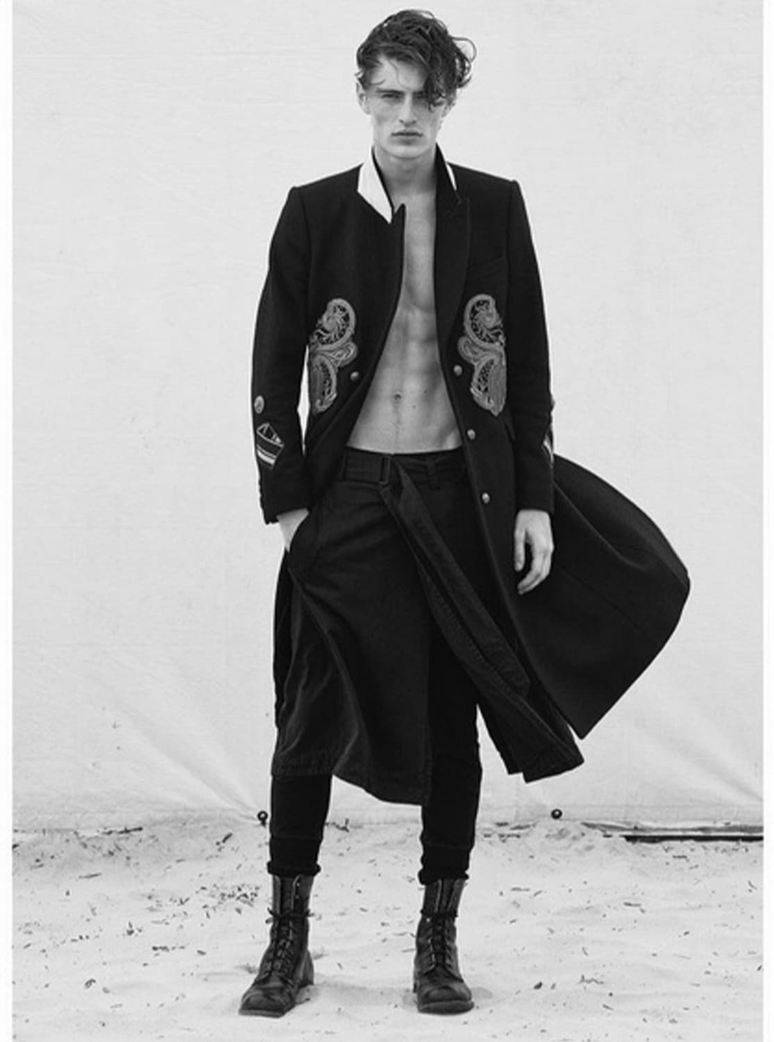 드리스 반 노튼 비즈자수 롱코트 상품이미지1