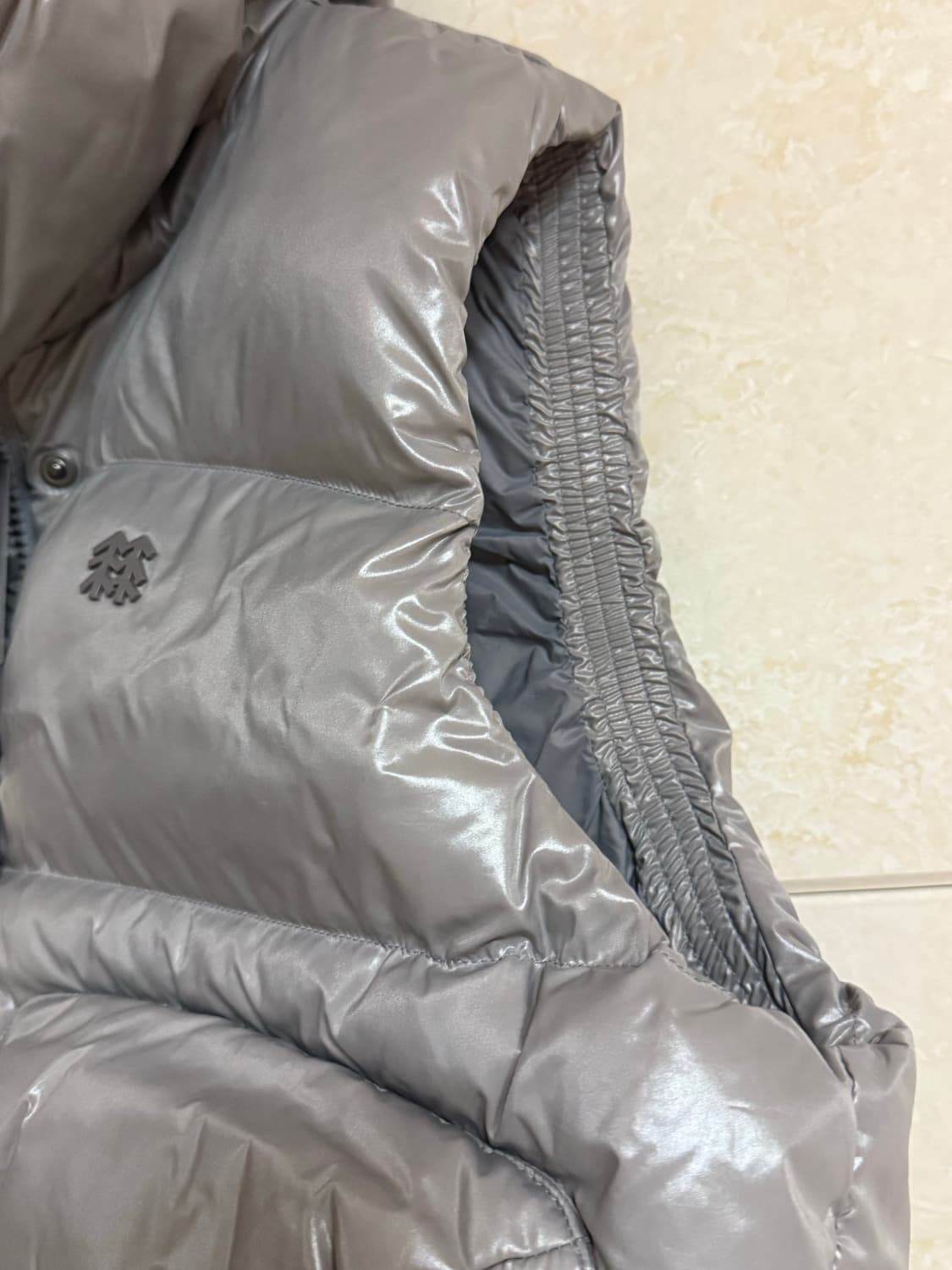 새상품) 코오롱 글로시 조끼 패딩 상품이미지4