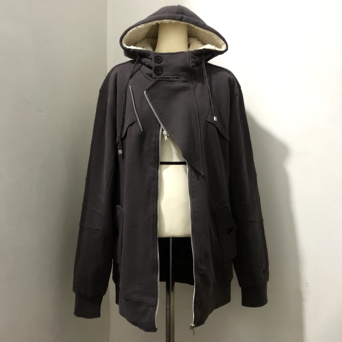 jack&jill 챠콜 그레이 지퍼 절개 버튼 포인트 후드 집업 상품이미지2