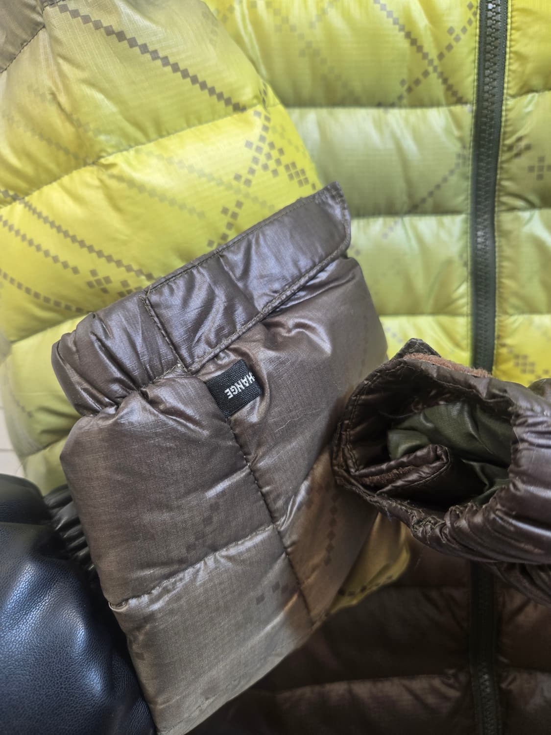 컬럼비아 구스다운 경량 패딩 M 옐로우 그라데이션 상품이미지4