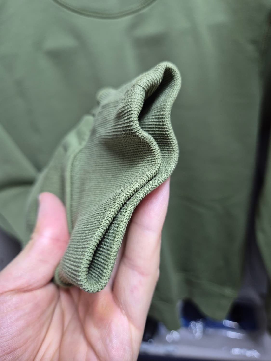 정품 새상품급 신형 스톤아일랜드 맨투맨 90-S 상품이미지4