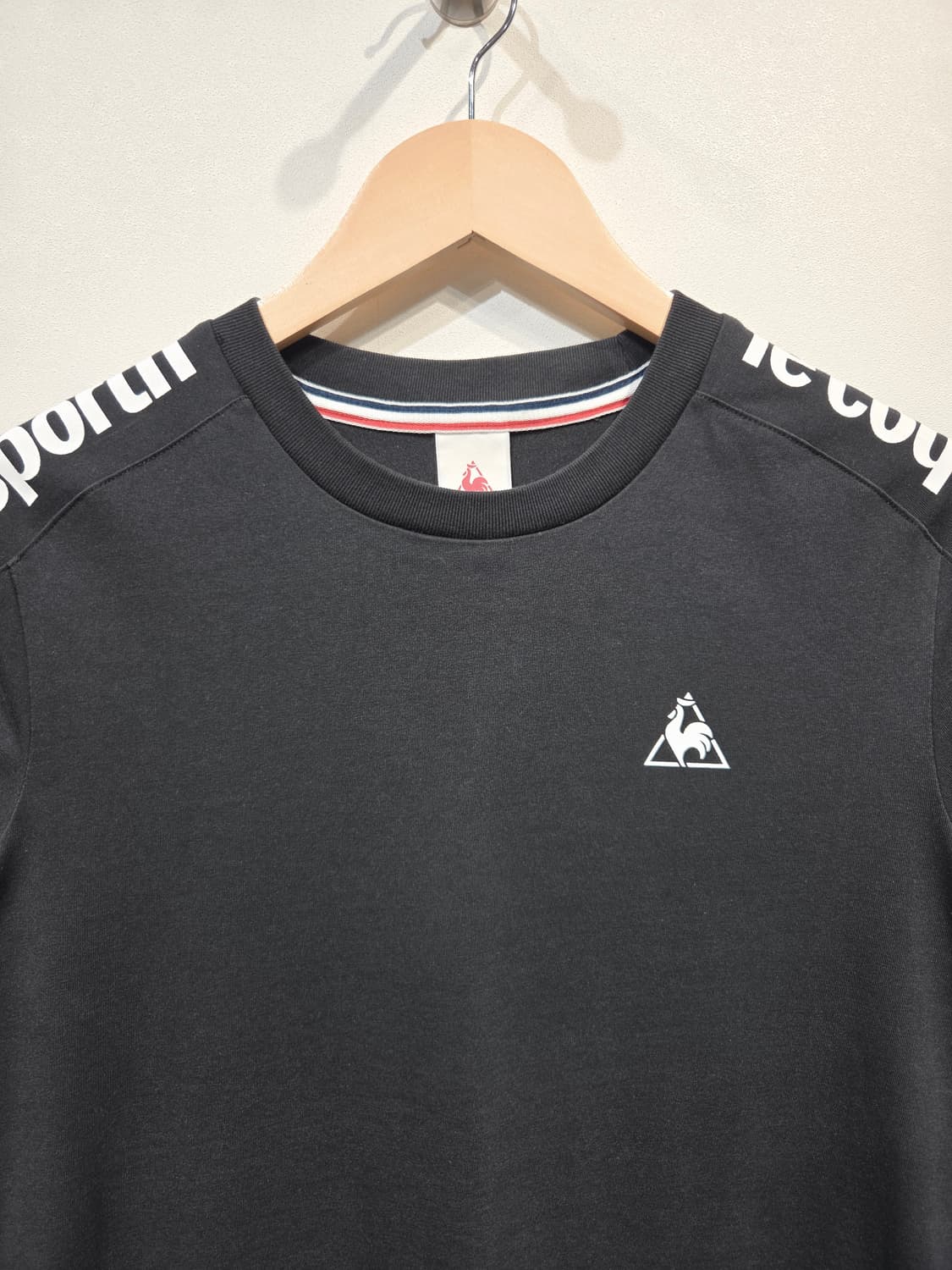 르꼬끄 스포르티브 숄더 레터링 로고 반팔 티셔츠 상품이미지3