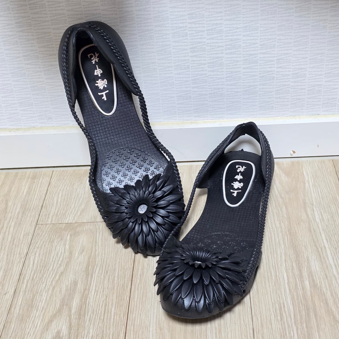 빈티지 블랙 로맨틱 플라워 젤리슈즈 상품이미지1