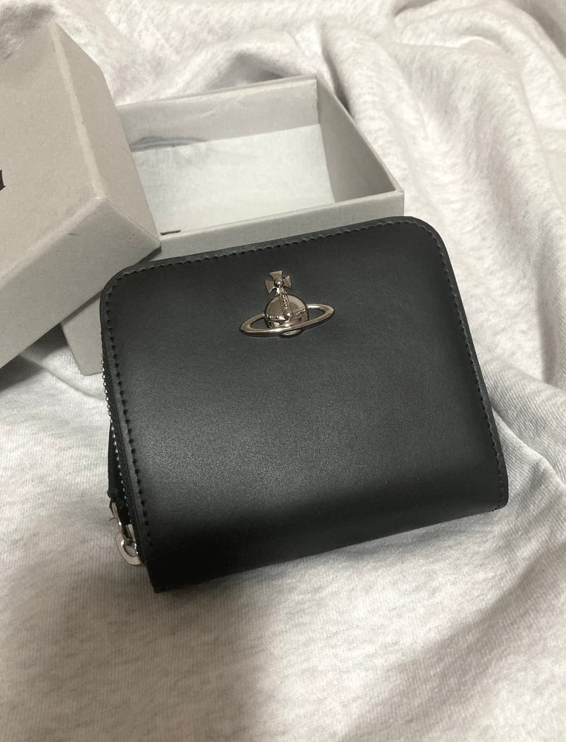 비비안웨스트우드 블랙 지퍼 반지갑 상품이미지1