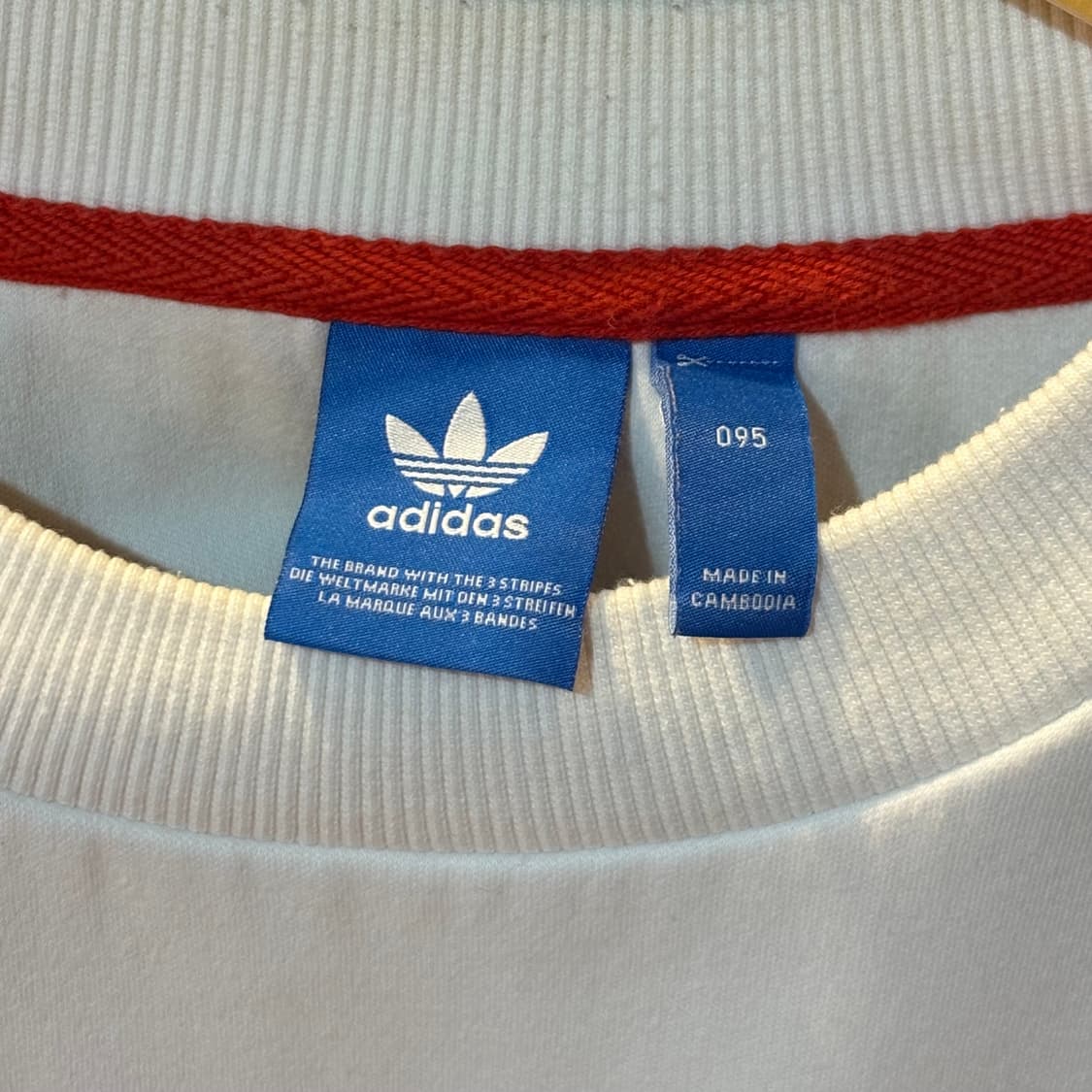 아디다스 화이트 레드 맨투맨 상품이미지3