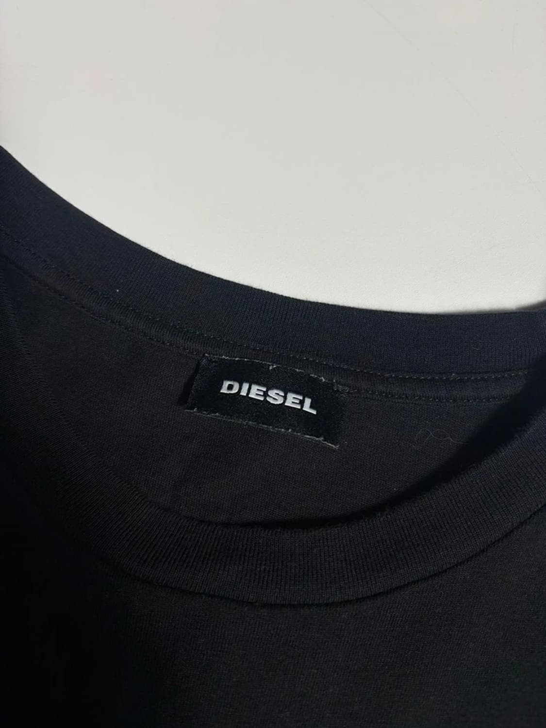 디젤 DIESEL 블랙 텍스트 프린트 반팔 티셔츠 R1526 상품이미지7