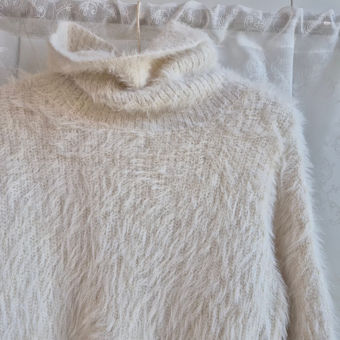 폭닥 화이트 윈터 세트 | 목폴라니트, 아이보리꽈배기니트스커트 상품이미지3