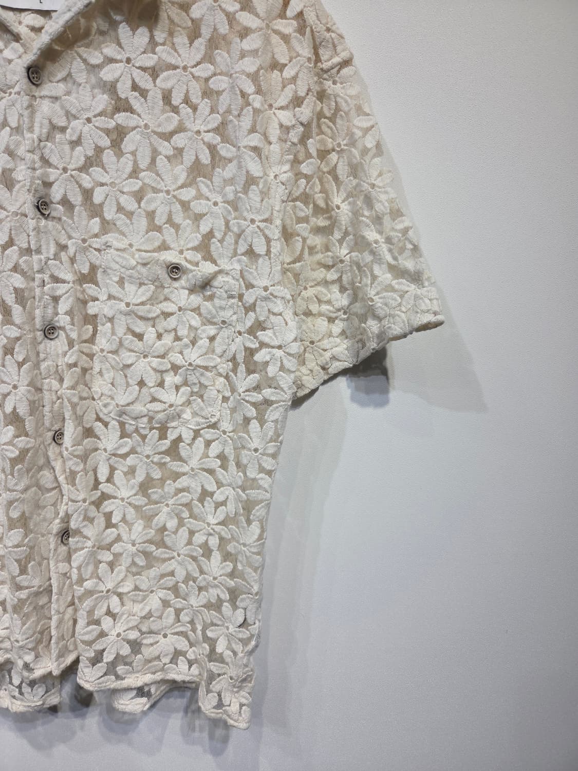 앤더슨벨 플라워 레이스 펀칭 반팔 셔츠 상품이미지5