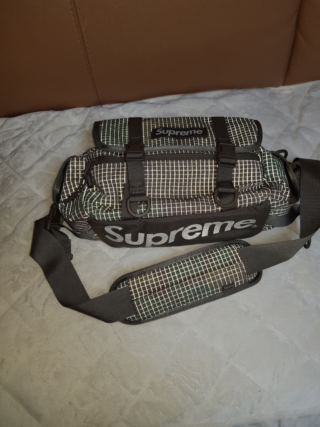 슈프림 미니 더플백 크로스백 우드랜드 카모 24SS 상품이미지8